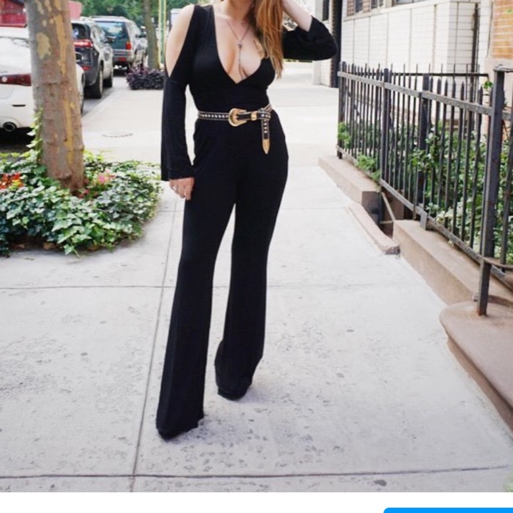 🌹Clayton Deep V jumpsuit!🌹